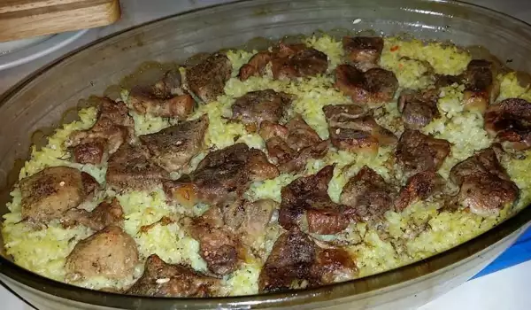 Сочно свинско с ориз на фурна