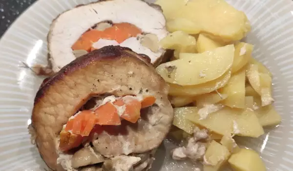 Свинско роле с картофи на фурна