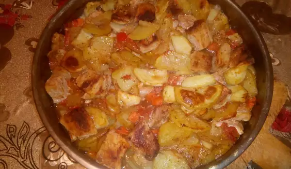 Свинско месо с картофи на фурна