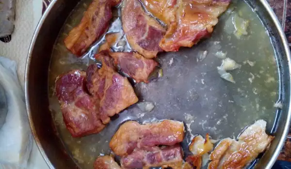 Свински пържоли във фурна с лук