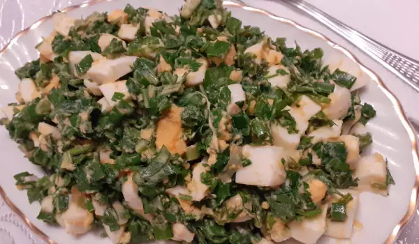 Табиетлийска салата с яйца и зелен лук
