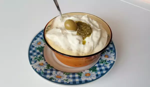 Сос Тартар със зелени маслини и песто