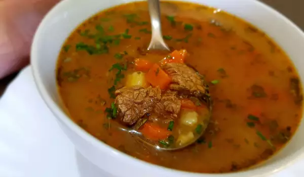 Телешка супа с картофи и моркови
