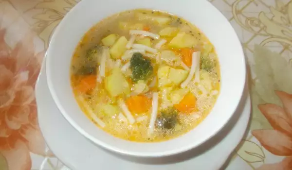 Здравословна супа от тиквички и броколи