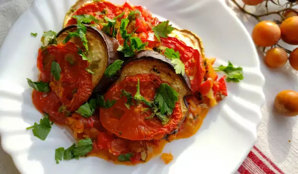 Рататуй с тиквички, патладжан и доматен сос