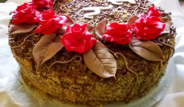 Точена торта с червени рози