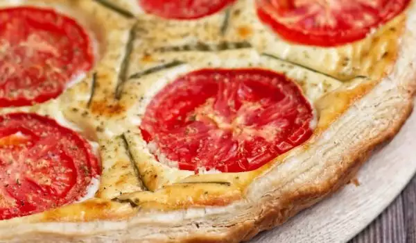 Пай от многолистно тесто с домати