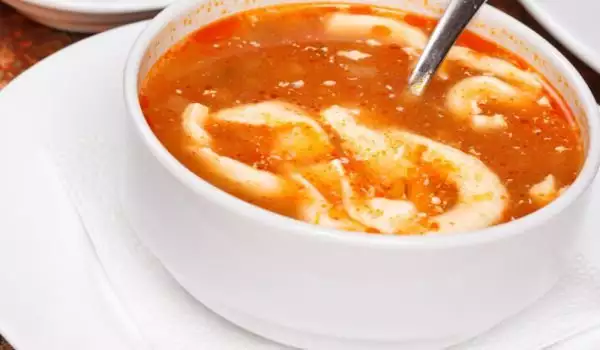 Супа от домати с пресечена застройка