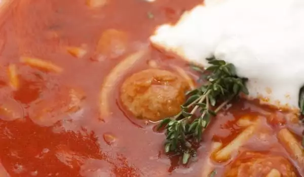 Супа със спагети и кюфтенца