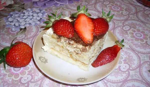 Вкусна торта с ягоди