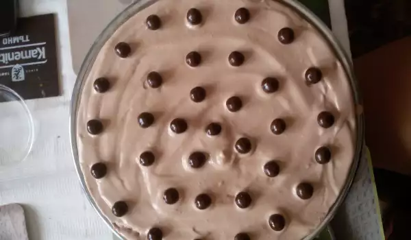 Торта с шоколадови топчета