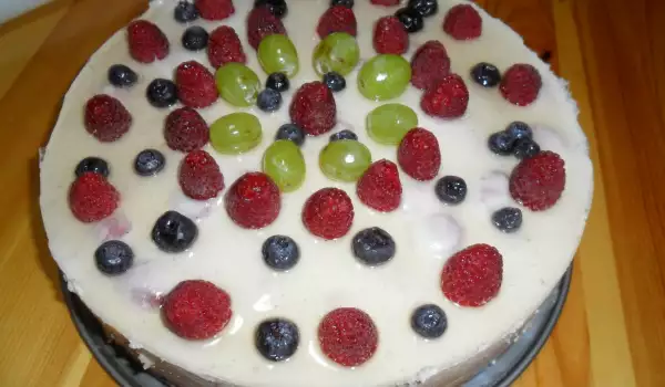 Бишкотена плодова торта с кондензирано мляко