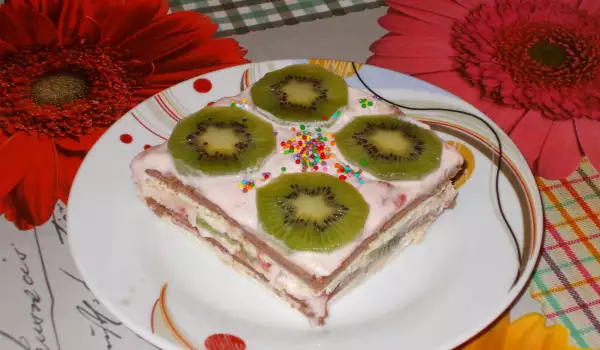 Новогодишна торта с киви и ягоди