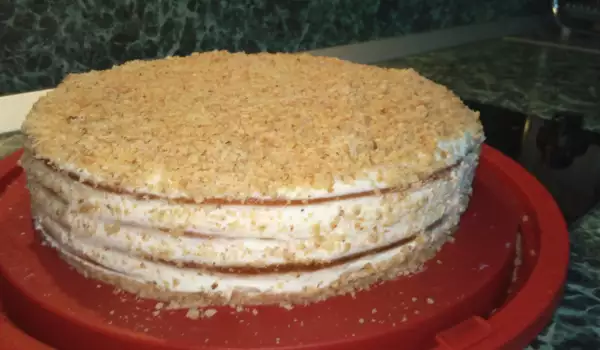 Торта с медени блатове и заквасена сметана