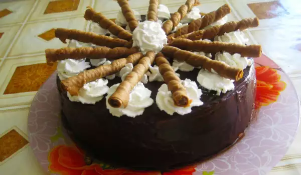 Торта с шоколадов мус и пурички