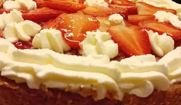 Специална торта с маскарпоне и ягоди