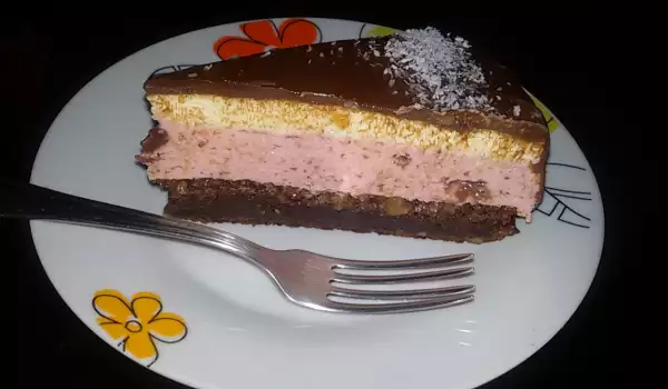 Торта с шоколад и ягодово сладко