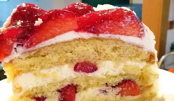 Сметанова торта с ягоди и маскарпоне