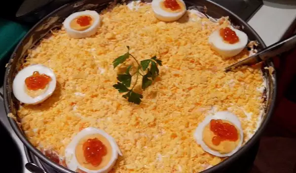 Палачинкова торта с яйца и хайвер
