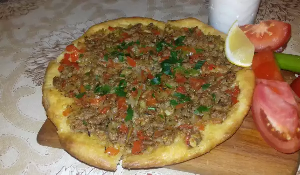 Турска пица с кайма