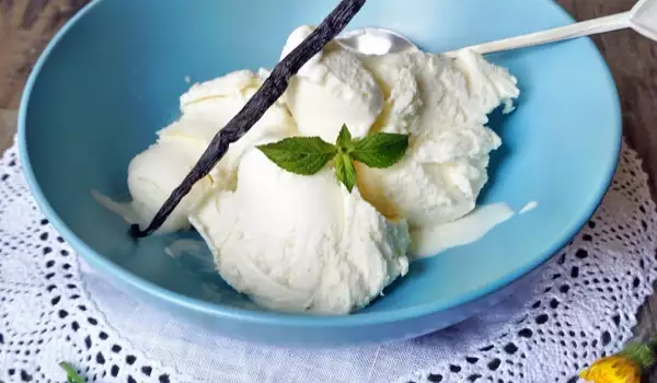 Ванилов сладолед с кондензирано мляко