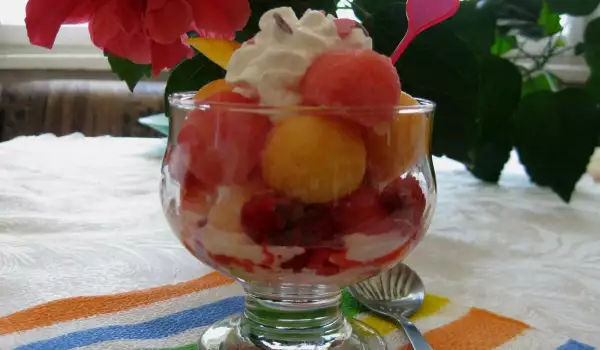 Домашен ванилов сладолед с плодове