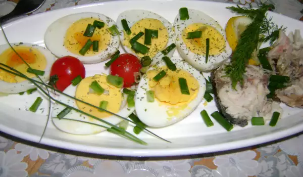 Варени яйца с пушена риба