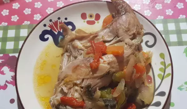 Задушен заек със зеленчуци и сос