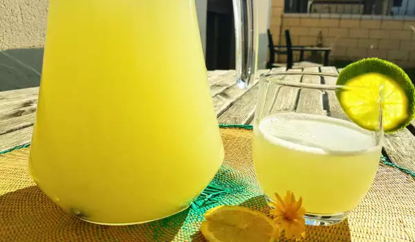 Здравословна домашна лимонада