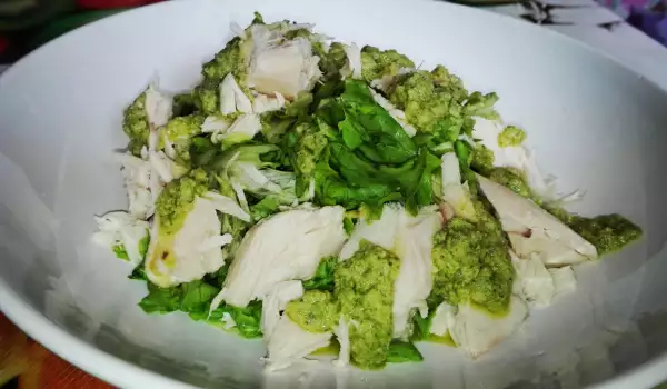 Зелена салата с пилешко филенце
