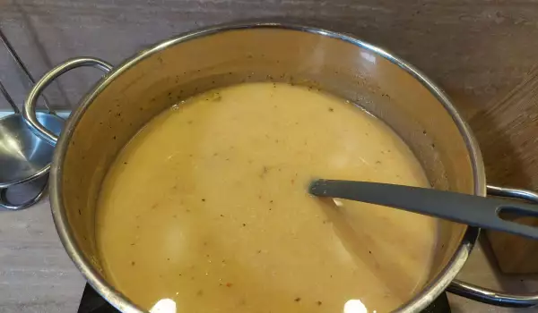 Зеленчукова крем супа с пилешко месо