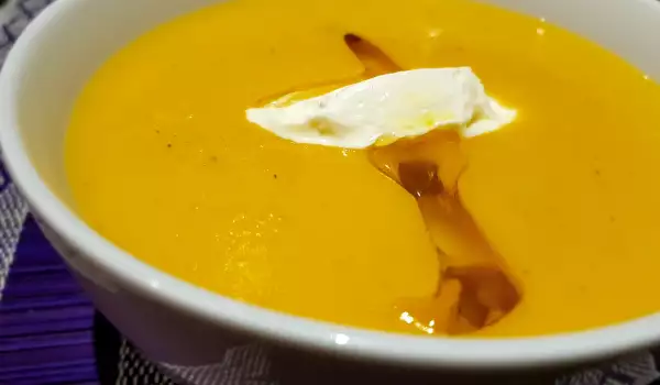 Зимна крем супа с бяла ряпа, пащърнак и картофи