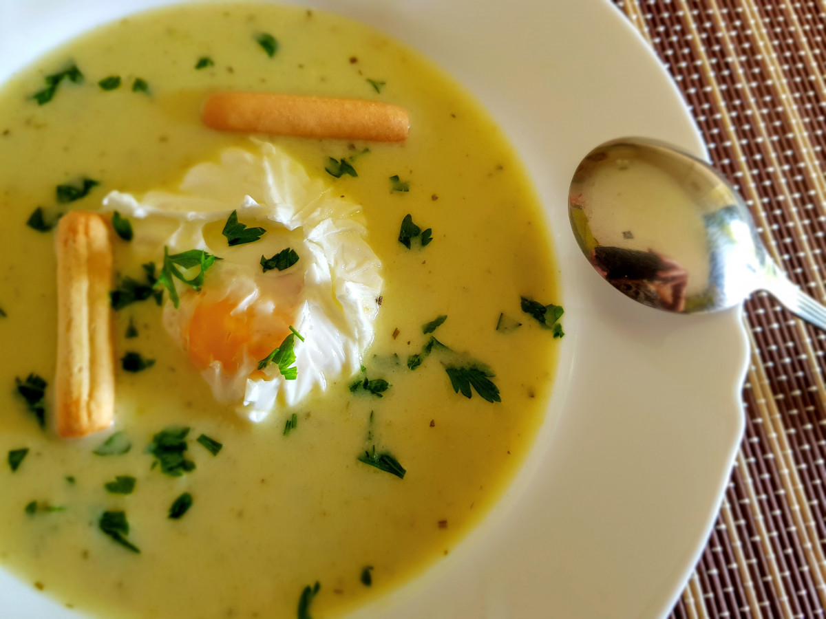 Австрийска чеснова крем супа изглежда толкова добре че чак