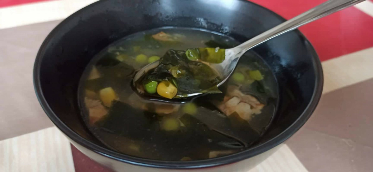 Зеленчукова супичка за почитателите на азиатската кухняНеобходими Продукти● зелен лук