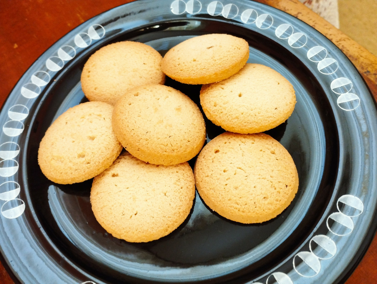 Бадемовото брашно прави тези маслени бисквити още по-ароматни и празничниНеобходими