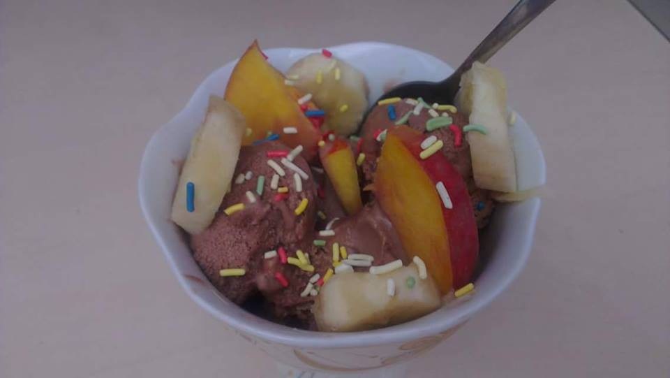 Шоколад банани и алкохол в една обща сладоледена комбинация взривяваща