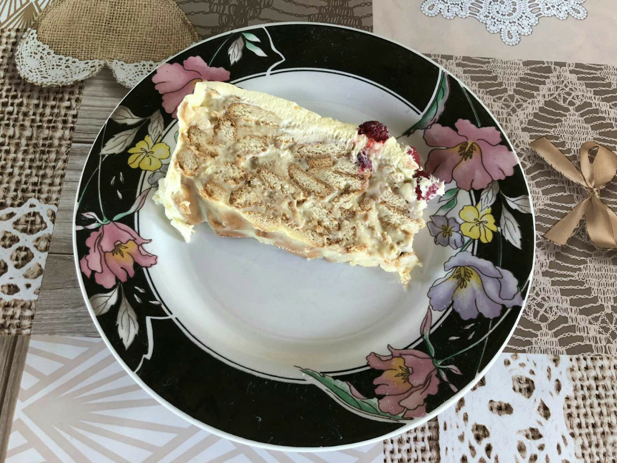 Кремообразна и много вкусна бисквитена торта с ванилов пудинг, която