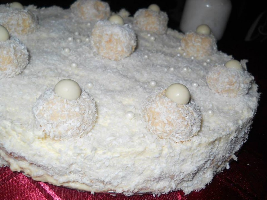 Уникално вкусна бяла торта с ром кокос и много кремНеобходими