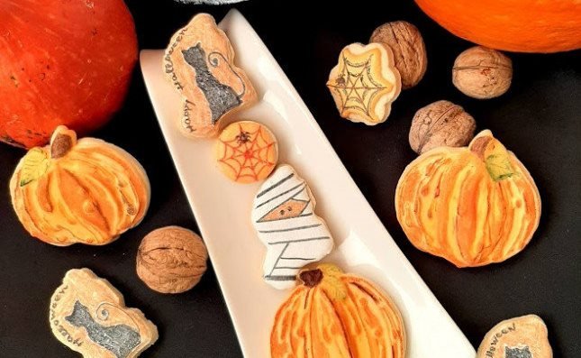 Майсторско изпълнение на бисквитки за Хелоуин духът на празника