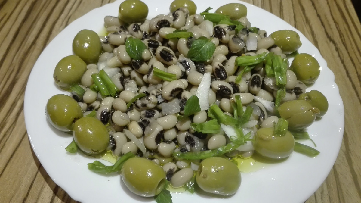 Боб и маслини - съчетание от вкусове, което ще ви
