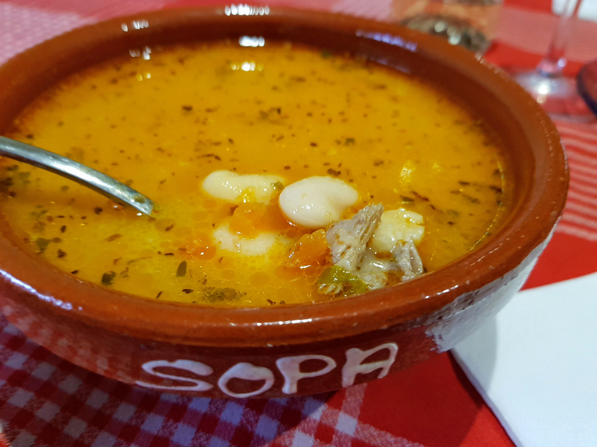 Патешката супа се яде гореща да стопли душата и