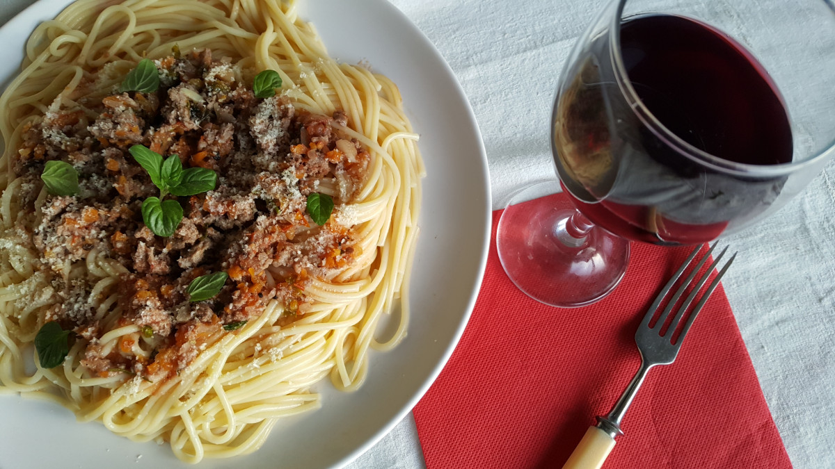 Добавете към любимите си спагети Болонезе щипка риган и се