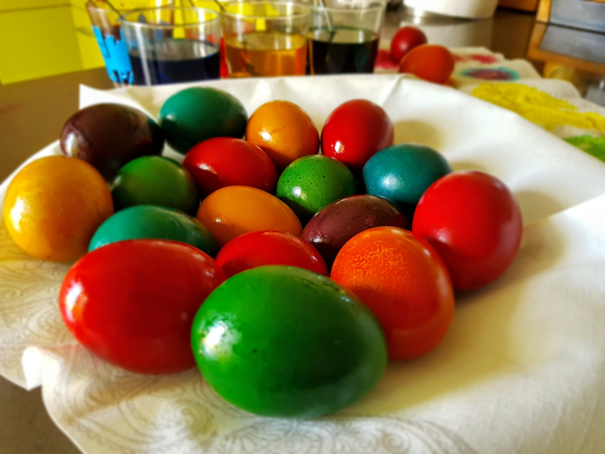 Снимка: Класически боядисани великденски яйца