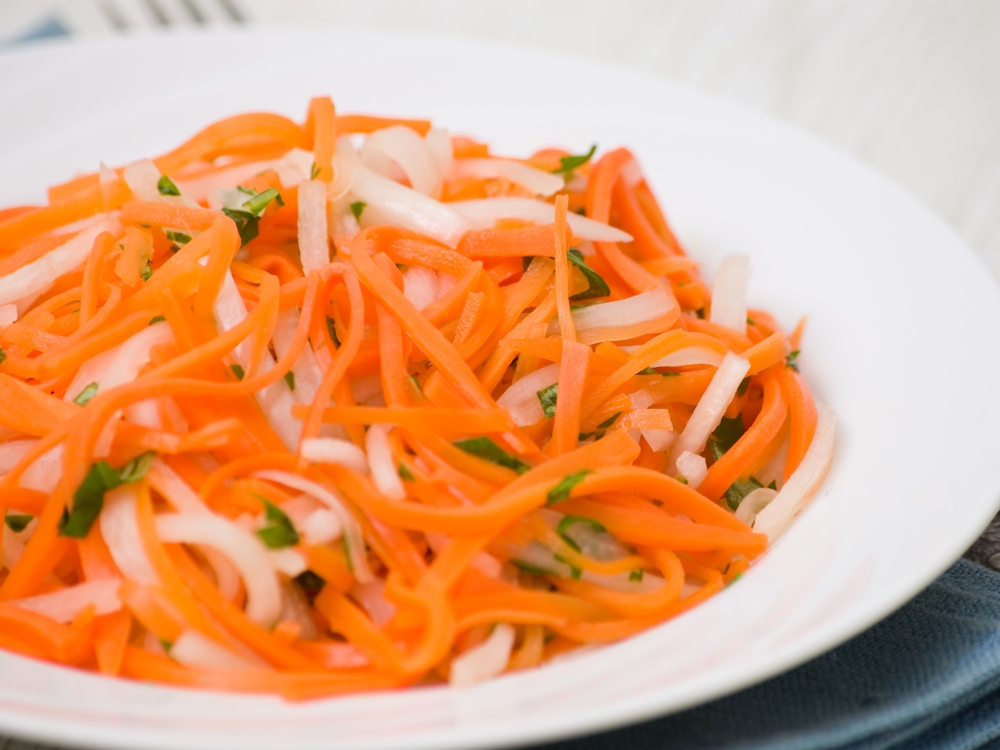 Добавихме това онова и класическата морковена салата стана просто неузнаваемаНеобходими Продукти●
