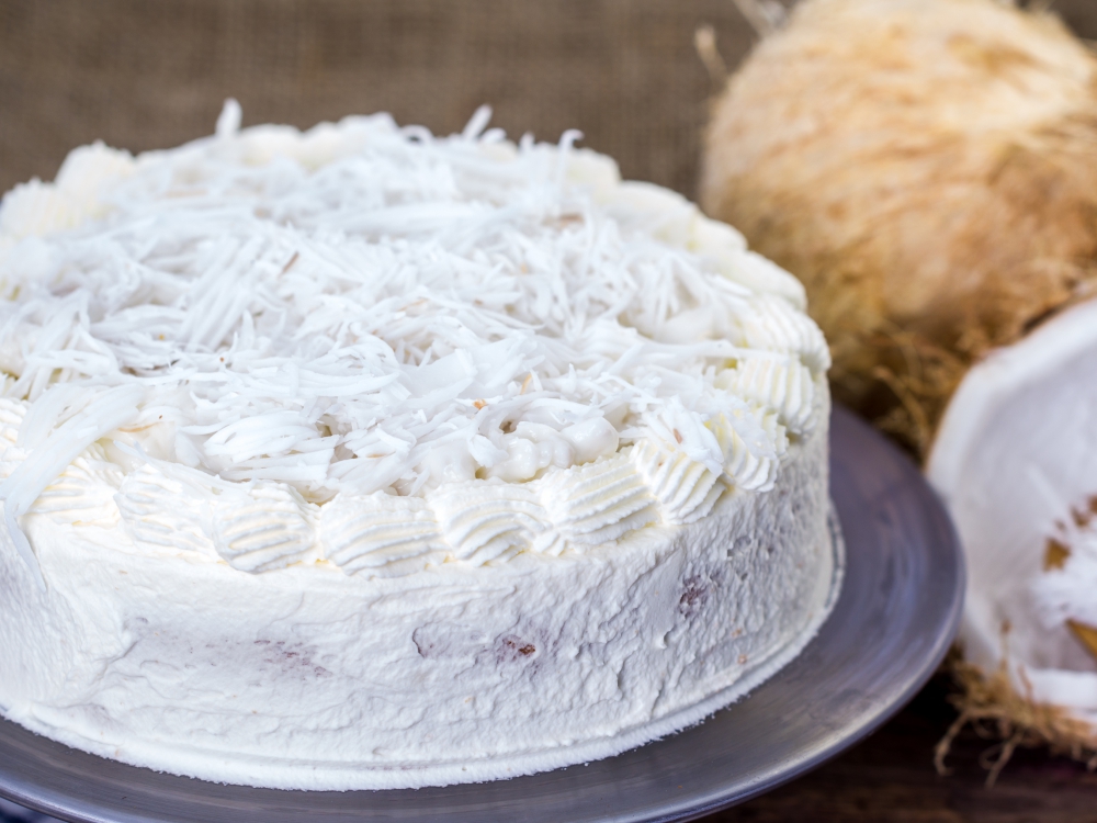 Сладка кокосова торта с бишкоти за миговете на споделена нежностНеобходими