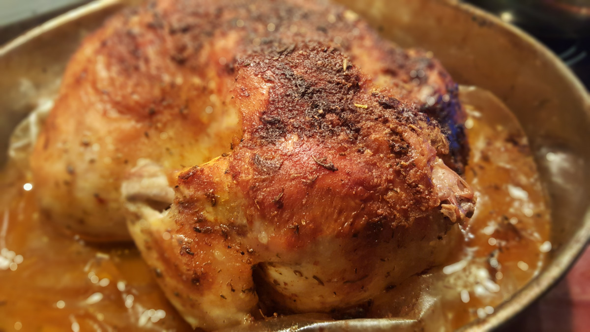 Няма тайна в приготвянето на цяло сочно пиле на фурна