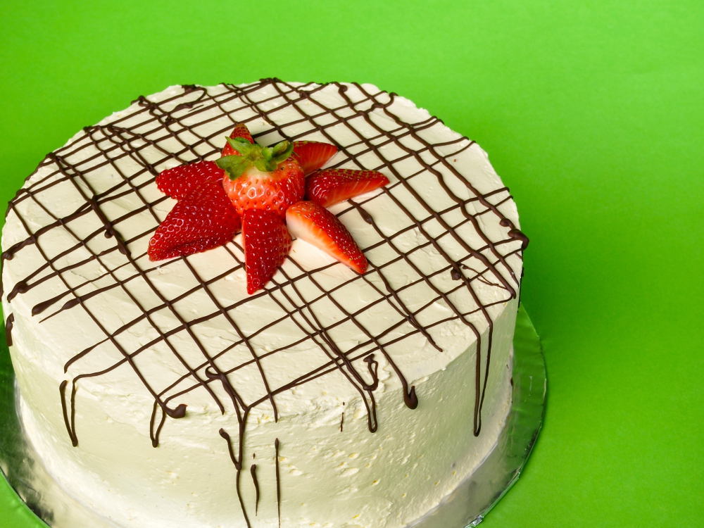 Вкусна изненада за Новата година сочна ванилова тортаНеобходими Продукти●