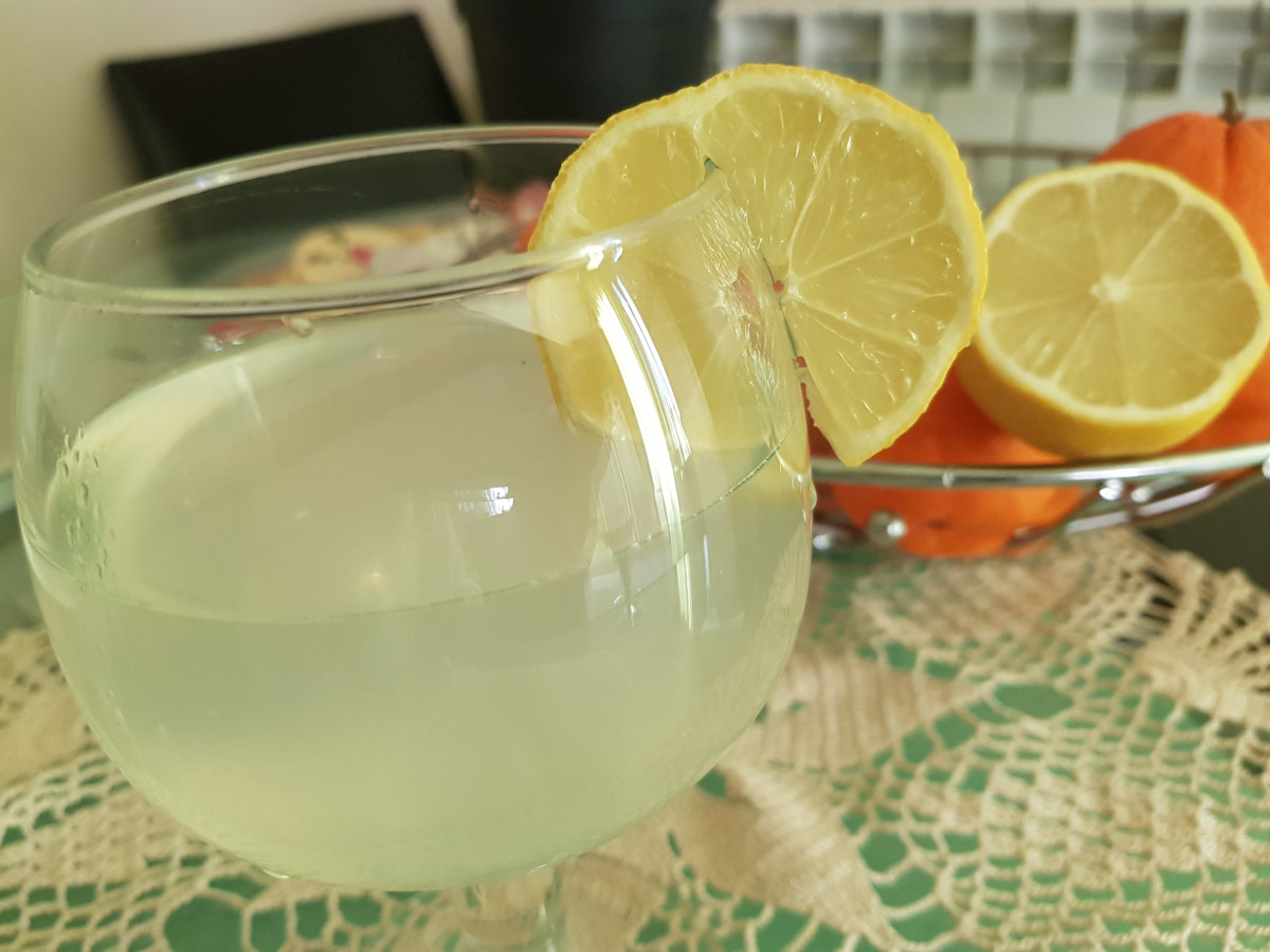 Детокс напитка с лимон за здраве и дълголетиеНеобходими Продукти● лимони