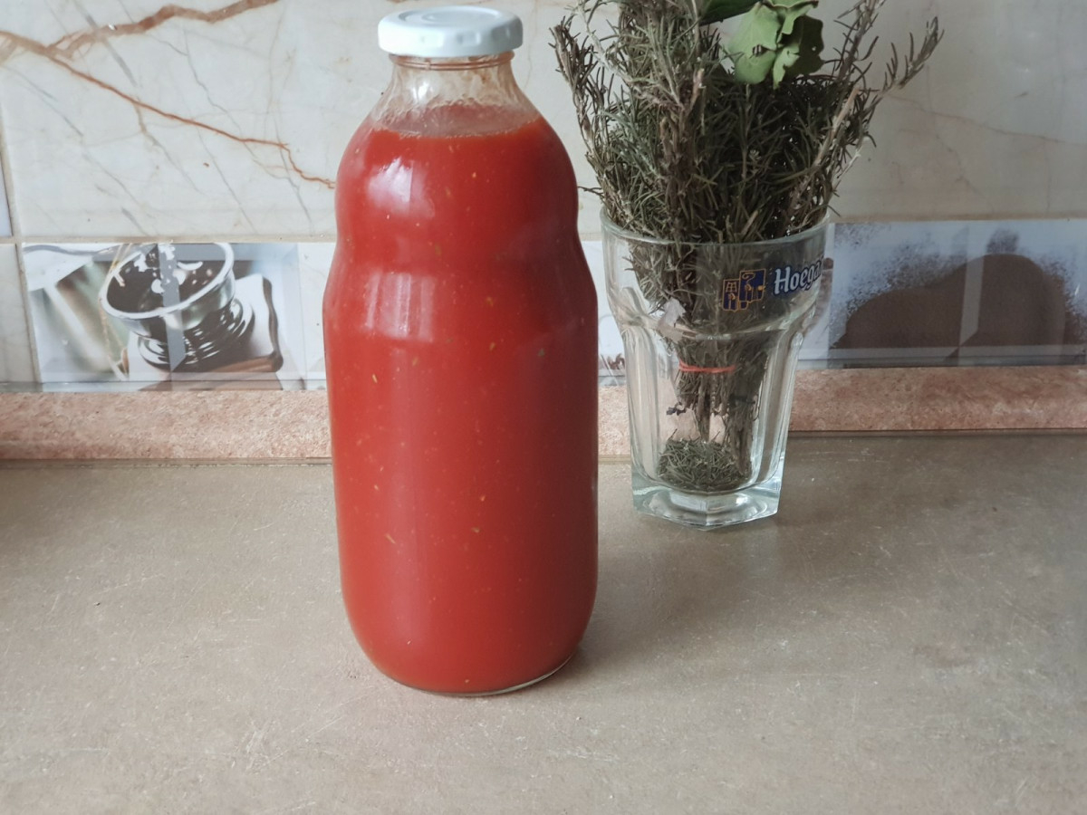 Пригответе си сами доматен сок който ще се превърне в