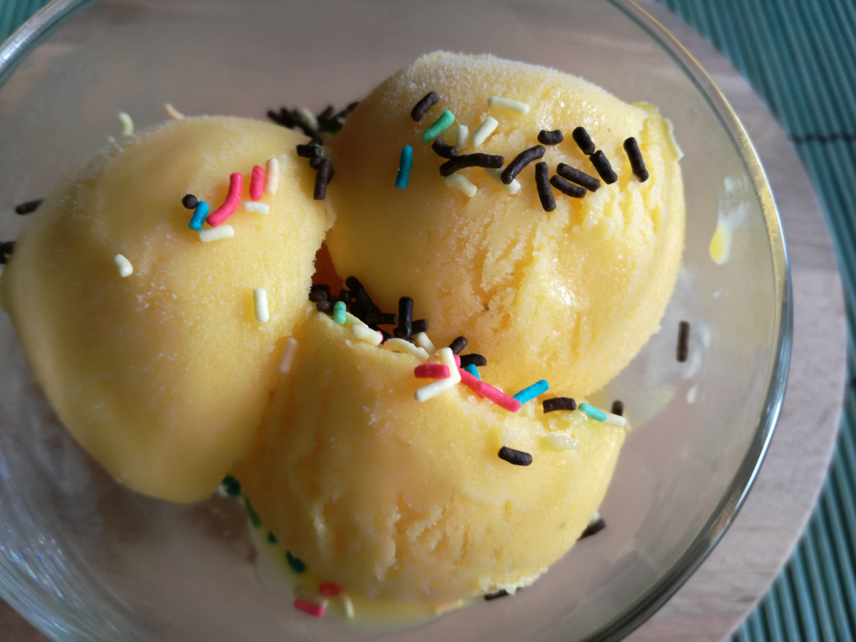 Даваме ви рецептата за истински домашен сладолед насладете ѝ